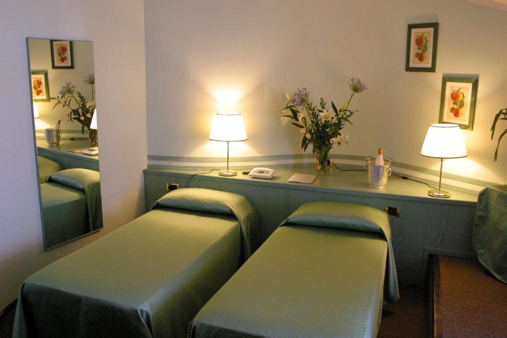 Albergo Della Corona Binasco Zimmer foto