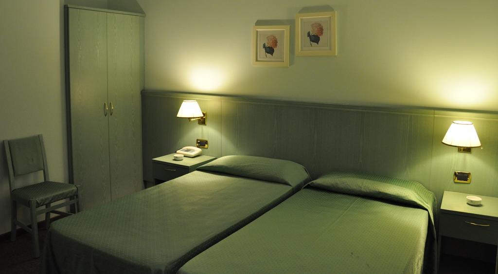 Albergo Della Corona Binasco Exterior foto
